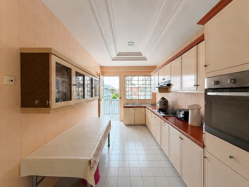 Sirat Place $1,4xx psf, Freehold 3-Storey Corner Terrace along a cul-de-sac, One of the Cheapest FH Corner-Terraces in Kovan, District 19, Hougang / Punggol / Sengkang, 5 Bedrooms, 2,620 sqft, Corner Terrace For Sale, by Phoenix Tan Feng Huang, 500200966 - Kitchen - PropertyGuru.com.sg