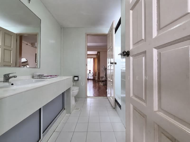 Sirat Place $1,4xx psf, Freehold 3-Storey Corner Terrace along a cul-de-sac, One of the Cheapest FH Corner-Terraces in Kovan, District 19, Hougang / Punggol / Sengkang, 5 Bedrooms, 2,620 sqft, Corner Terrace For Sale, by Phoenix Tan Feng Huang, 500200966 - Bathroom - PropertyGuru.com.sg