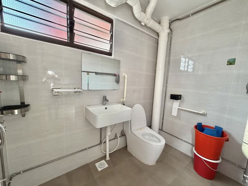 166 Bishan Street 13, 166 Bishan Street 13, 3 Bedrooms, 1,313 sqft, HDB Flat For Rent, by J.A. Goh 吴永益, 500200969 - Bathroom - PropertyGuru.com.sg