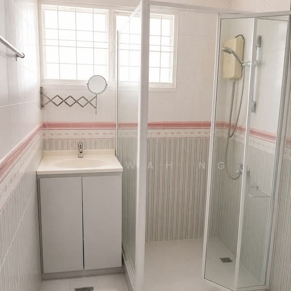 Ivory Heights, 117 Jurong East Street 13, 3 Bedrooms, 1,668 sqft, Condominium For Sale, by Kim Wah Ng, 500200972 - Bathroom - PropertyGuru.com.sg