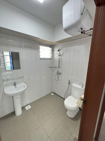 126A Canberra Street, 126A Canberra Street, 3 Bedrooms, 1,186 sqft, HDB Flat For Rent, by Eric Chey, 500200974 - Bathroom - PropertyGuru.com.sg