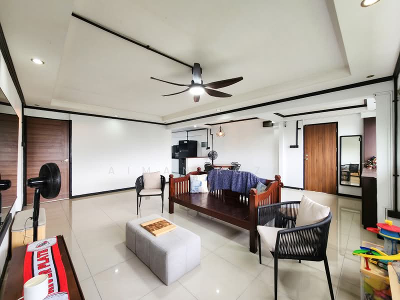 802 Woodlands Street 81, 802 Woodlands Street 81, 3 Bedrooms, 1,302 sqft, HDB Flat For Sale, by Aiman Roza, 500200976 - Living Room - PropertyGuru.com.sg