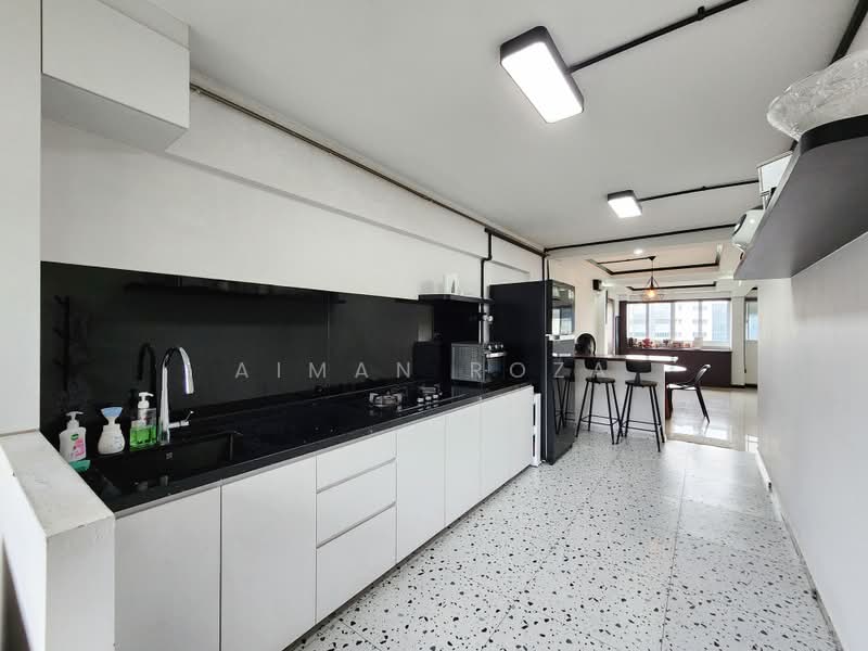802 Woodlands Street 81, 802 Woodlands Street 81, 3 Bedrooms, 1,302 sqft, HDB Flat For Sale, by Aiman Roza, 500200976 - Kitchen - PropertyGuru.com.sg