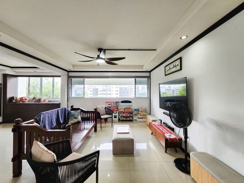 802 Woodlands Street 81, 802 Woodlands Street 81, 3 Bedrooms, 1,302 sqft, HDB Flat For Sale, by Aiman Roza, 500200976 - Living Room - PropertyGuru.com.sg