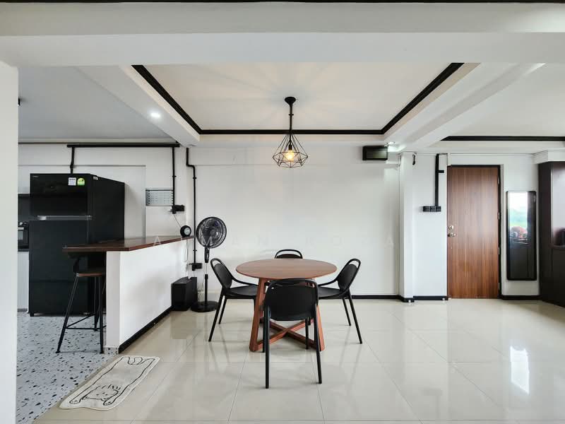 802 Woodlands Street 81, 802 Woodlands Street 81, 3 Bedrooms, 1,302 sqft, HDB Flat For Sale, by Aiman Roza, 500200976 - Dining Room - PropertyGuru.com.sg