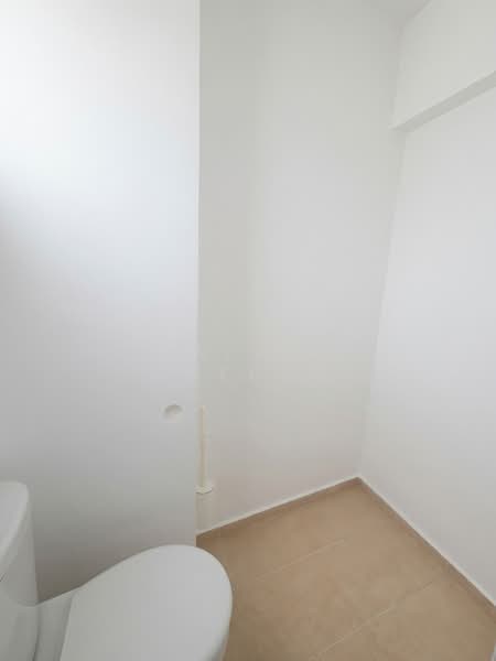 406 Pandan Gardens, 406 Pandan Gardens, 3 Bedrooms, 1,119 sqft, HDB Flat For Sale, by Calvin Cheong, 500200979 - Master Bathroom - PropertyGuru.com.sg