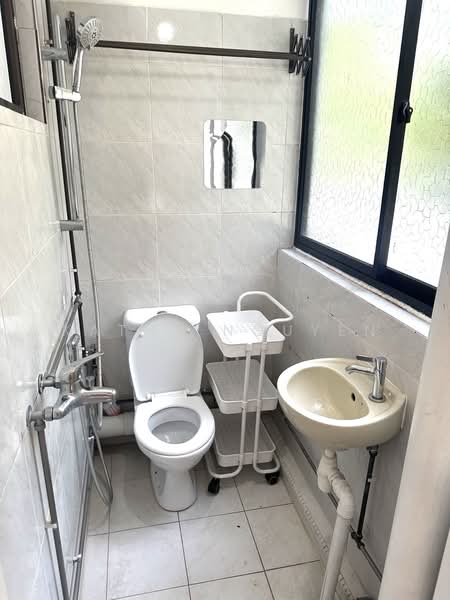 Sims 450 Centre, 450 Sims Avenue, Studio, 320 sqft, Walk-up Apartment For Rent, by Kathy Nguyen, 500200999 - Studio #25 - Bathroom - PropertyGuru.com.sg