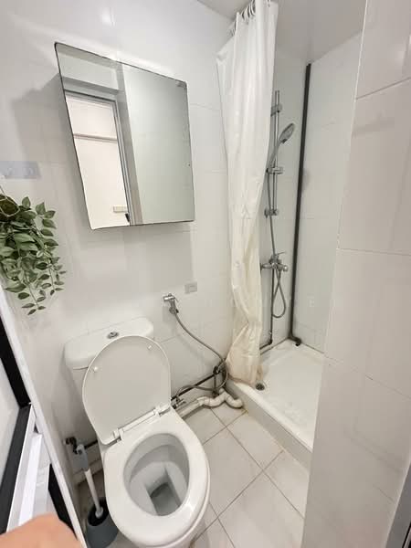 Sims 450 Centre, 450 Sims Avenue, Studio, 320 sqft, Walk-up Apartment For Rent, by Kathy Nguyen, 500200999 - Studio #26 - Bathroom - PropertyGuru.com.sg