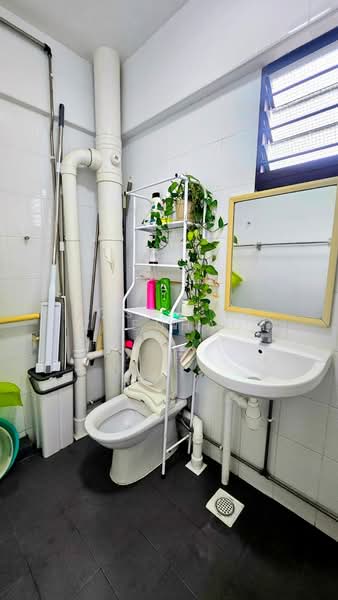 161 Yishun Street 11, 161 Yishun Street 11, 3 Bedrooms, 1,302 sqft, HDB Flat For Sale, by Jose Loh Zhenhao, 500201001 - Bathroom - PropertyGuru.com.sg