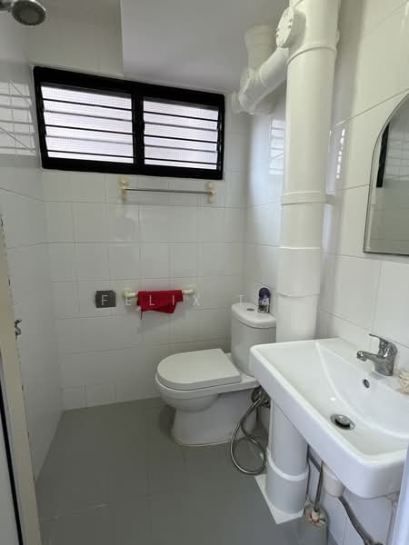 181 Ang Mo Kio Avenue 5, 181 Ang Mo Kio Avenue 5, 2 Bedrooms, 721 sqft, HDB Flat For Rent, by Felix Tan, 500201009 - Bathroom - PropertyGuru.com.sg