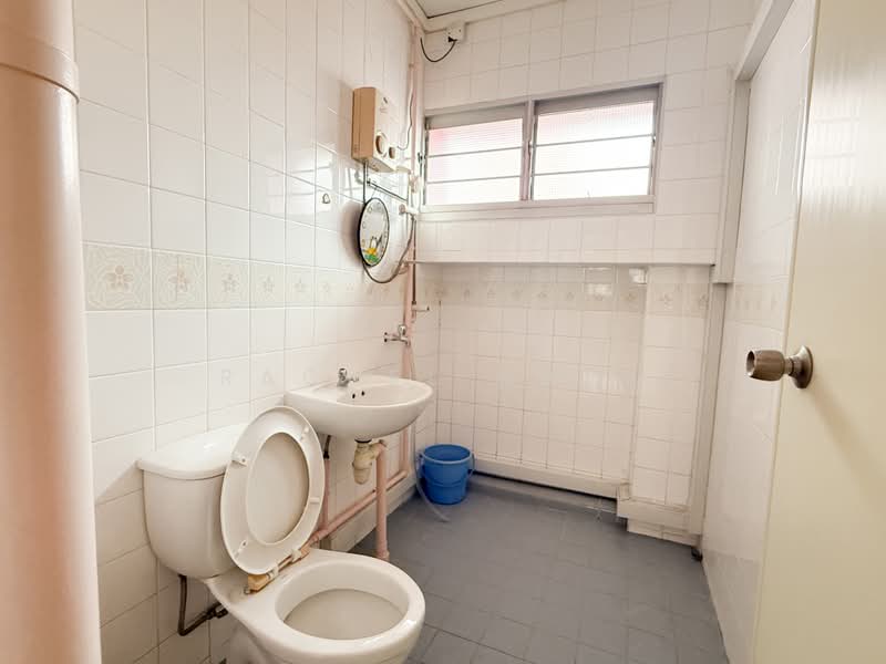 751 Pasir Ris Street 71, 751 Pasir Ris Street 71, 4 Bedrooms, 1,356 sqft, HDB Flat For Sale, by Rachel Kwek, 500201012 - Bathroom - PropertyGuru.com.sg