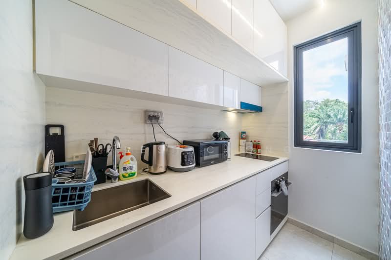 Lattice One, 1 Seraya Crescent, 2 Bedrooms, 614 sqft, Condominium For Sale, by Celest Chong, 500201036 - Kitchen - PropertyGuru.com.sg