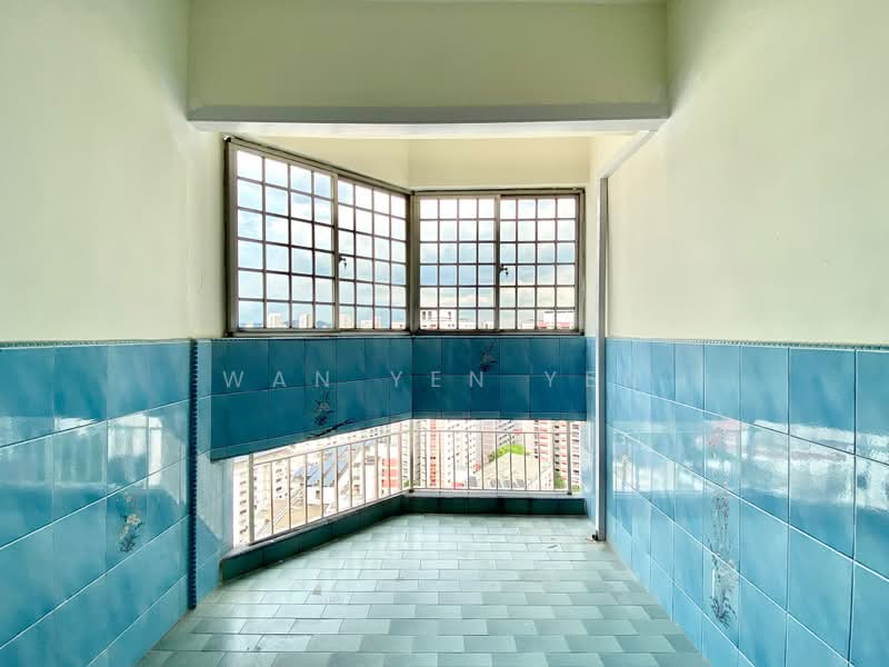 226 Jurong East Street 21, 226 Jurong East Street 21, 3 Bedrooms, 1,292 sqft, HDB Flat For Sale, by Wan Yen Yen, 500201043 - Balcony - PropertyGuru.com.sg