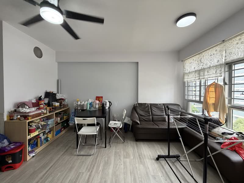 694A Woodlands Drive 62, 694A Woodlands Drive 62, 2 Bedrooms, 732 sqft, HDB Flat For Sale, by Riley Ang, 500201073 - Living Room - PropertyGuru.com.sg