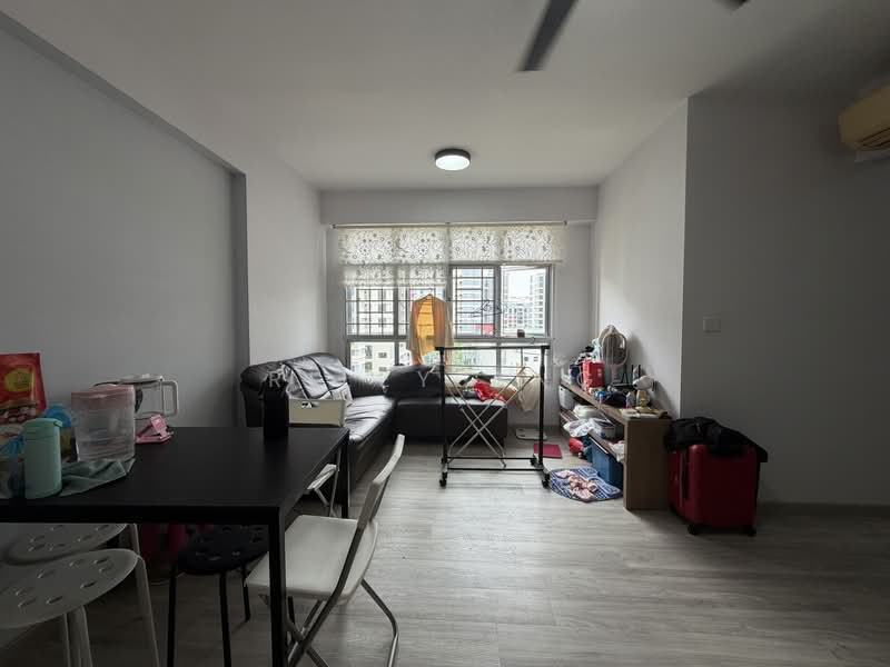 694A Woodlands Drive 62, 694A Woodlands Drive 62, 2 Bedrooms, 732 sqft, HDB Flat For Sale, by Riley Ang, 500201073 - Living Room - PropertyGuru.com.sg