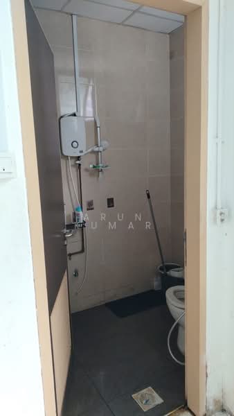 Woodlands Bizhub, 242 Woodlands Industrial Park E5, 336 sqft, Factory / Workshop (B2) For Rent, by Arun Kumar, 500201081 - Bathroom - CommercialGuru.com.sg