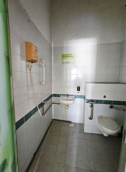 Techniques Centre, 67 Ubi Crescent, 1,249 sqft, Light Industrial (B1) For Rent, by Faith Neo, 500201089 - Bathroom - CommercialGuru.com.sg