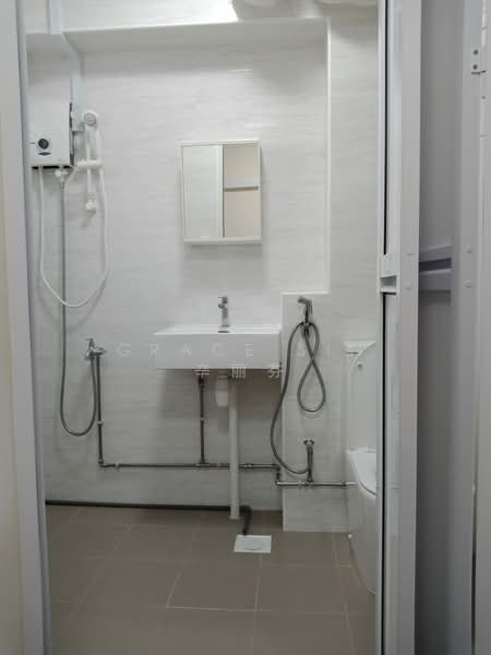 242 Bishan Street 22, 242 Bishan Street 22, Room Rental, 200 sqft, HDB Flat For Rent, by Grace Sin 辛丽芬, 500201092 - Bathroom - PropertyGuru.com.sg
