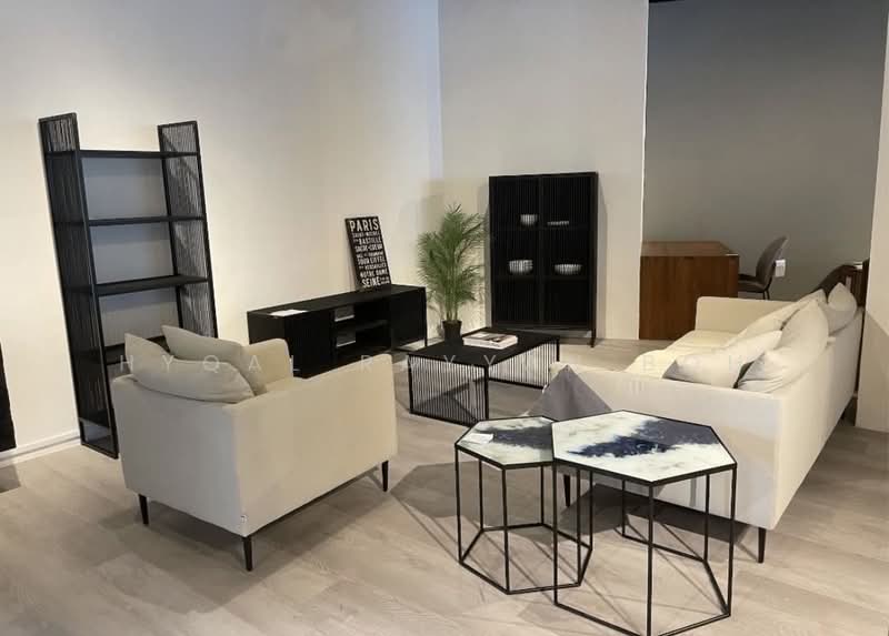 Tan Boon Liat Building, 315 Outram Road, 4,176 sqft, Light Industrial (B1) For Rent, by Hyqal Rayyan Boh, 500201101 - Living Room - CommercialGuru.com.sg