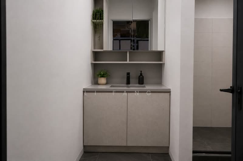 Wcega Tower, 21 Bukit Batok Crescent, 1,912 sqft, Light Industrial (B1) For Rent, by Li Fang, 500201102 - Toilet - CommercialGuru.com.sg