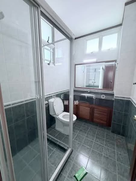 Holland Green, Holland Green, 5 Bedrooms, 4,500 sqft, Detached House For Sale, by Anthea Yeo 杨丽娇, 500201113 - Bathroom - PropertyGuru.com.sg