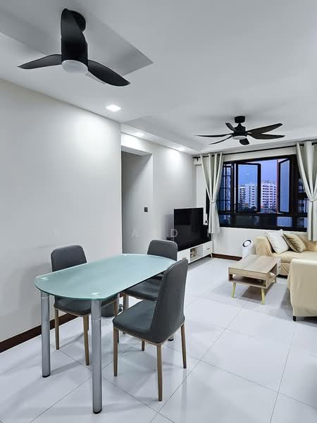 548B Segar Road, 548B Segar Road, 2 Bedrooms, 721 sqft, HDB Flat For Rent, by Richard Poh, 500201118 - Living Room - PropertyGuru.com.sg