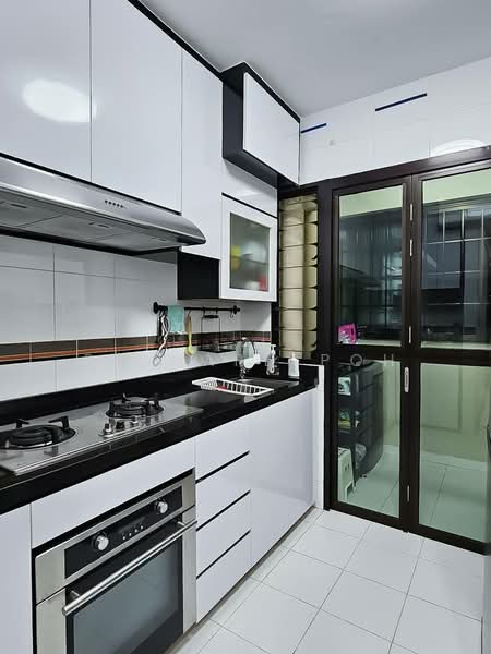548B Segar Road, 548B Segar Road, 2 Bedrooms, 721 sqft, HDB Flat For Rent, by Richard Poh, 500201118 - Kitchen - PropertyGuru.com.sg