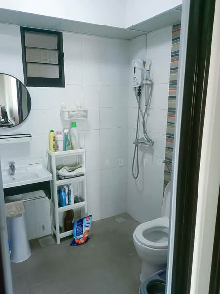 548B Segar Road, 548B Segar Road, 2 Bedrooms, 721 sqft, HDB Flat For Rent, by Richard Poh, 500201118 - Bathroom - PropertyGuru.com.sg
