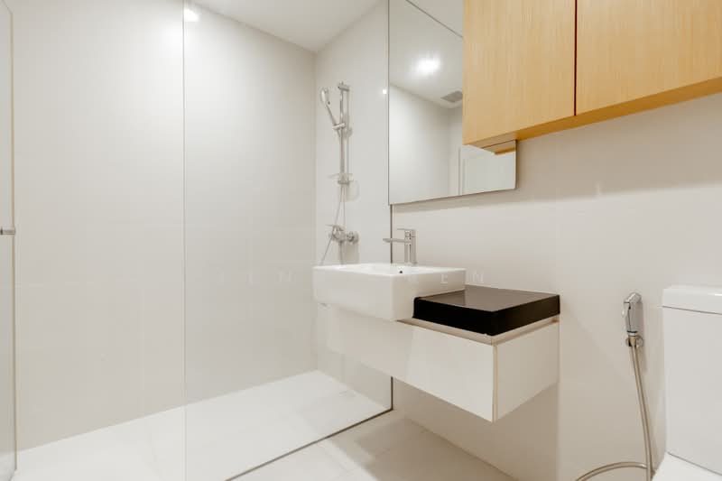 The Interlace, 190 Depot Road, 2 Bedrooms, 1,313 sqft, Condominium For Sale, by Jenny Ren, 500201140 - Common Bathroom - PropertyGuru.com.sg