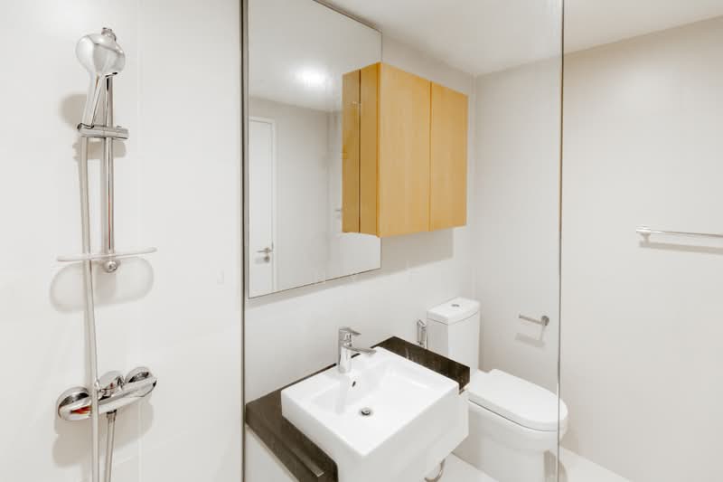 The Interlace, 190 Depot Road, 2 Bedrooms, 1,313 sqft, Condominium For Sale, by Jenny Ren, 500201140 - Common Bathroom - PropertyGuru.com.sg