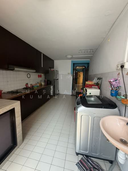 252 Bukit Batok East Avenue 5, 252 Bukit Batok East Avenue 5, 2 Bedrooms, 721 sqft, HDB Flat For Sale, by Masilamani Kumara Velu, 500201142 - Kitchen - PropertyGuru.com.sg
