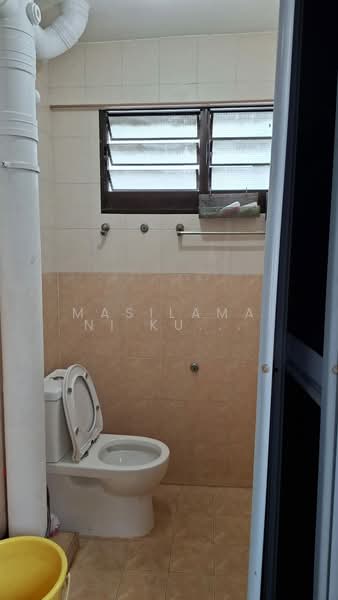 252 Bukit Batok East Avenue 5, 252 Bukit Batok East Avenue 5, Dairy Farm / Bukit Panjang / Choa Chu Kang, 2 Bedrooms, 721 sqft, HDB Flat For Sale, by Masilamani Kumara Velu, 500201142 - Bathroom - PropertyGuru.com.sg