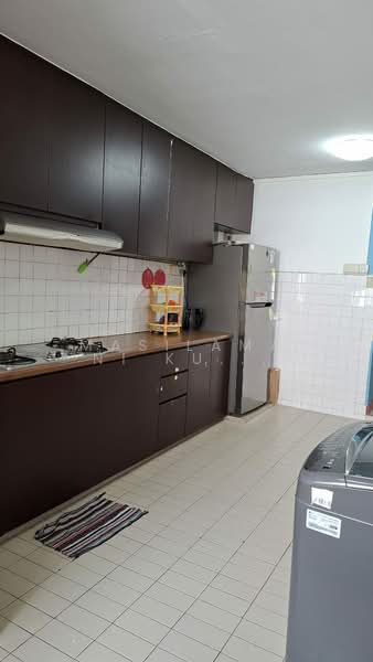 252 Bukit Batok East Avenue 5, 252 Bukit Batok East Avenue 5, Dairy Farm / Bukit Panjang / Choa Chu Kang, 2 Bedrooms, 721 sqft, HDB Flat For Sale, by Masilamani Kumara Velu, 500201142 - Kitchen - PropertyGuru.com.sg