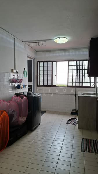 252 Bukit Batok East Avenue 5, 252 Bukit Batok East Avenue 5, Dairy Farm / Bukit Panjang / Choa Chu Kang, 2 Bedrooms, 721 sqft, HDB Flat For Sale, by Masilamani Kumara Velu, 500201142 - Kitchen - PropertyGuru.com.sg