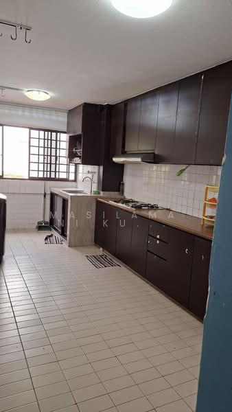 252 Bukit Batok East Avenue 5, 252 Bukit Batok East Avenue 5, Dairy Farm / Bukit Panjang / Choa Chu Kang, 2 Bedrooms, 721 sqft, HDB Flat For Sale, by Masilamani Kumara Velu, 500201142 - Kitchen - PropertyGuru.com.sg