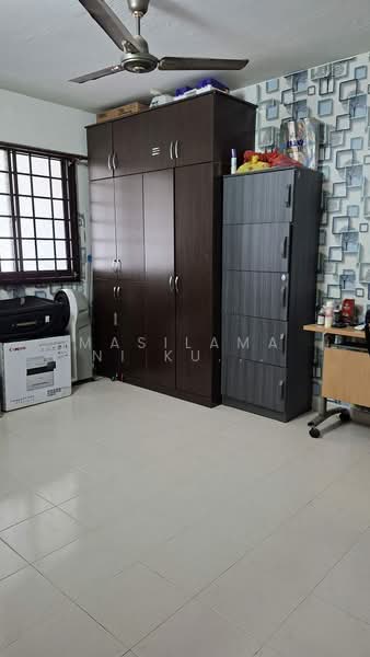 252 Bukit Batok East Avenue 5, 252 Bukit Batok East Avenue 5, Dairy Farm / Bukit Panjang / Choa Chu Kang, 2 Bedrooms, 721 sqft, HDB Flat For Sale, by Masilamani Kumara Velu, 500201142 - master room - PropertyGuru.com.sg