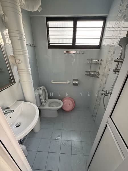 219 Serangoon Avenue 4, 219 Serangoon Avenue 4, Room Rental, 100 sqft, HDB Flat For Rent, by Esther Yee, 500201144 - Bathroom - PropertyGuru.com.sg
