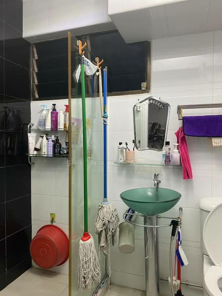 178 woodlands, , 3 Bedrooms, 1,324 sqft, HDB Flat For Sale, by Sin Yao, 500201147 - Bathroom - PropertyGuru.com.sg