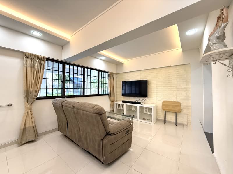 436 Woodlands Street 41, 436 Woodlands Street 41, 2 Bedrooms, 904 sqft, HDB Flat For Rent, by Aiden Tang, 500201150 - Living Room - PropertyGuru.com.sg