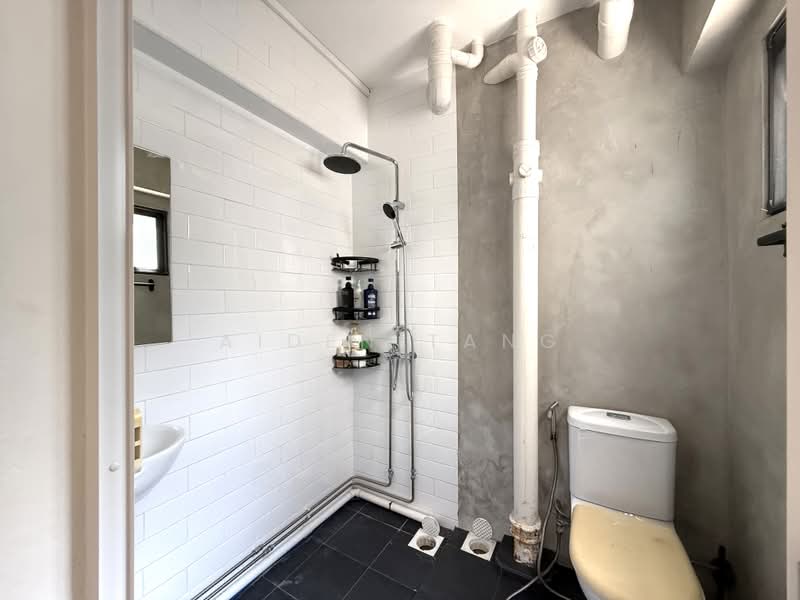 436 Woodlands Street 41, 436 Woodlands Street 41, 2 Bedrooms, 904 sqft, HDB Flat For Rent, by Aiden Tang, 500201150 - Bathroom - PropertyGuru.com.sg