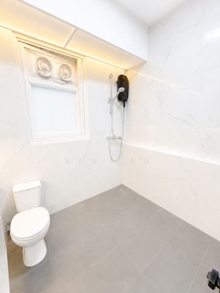 622A Tampines Avenue 12, 622A Tampines Avenue 12, Pasir Ris / Tampines, 3 Bedrooms, 1,216 sqft, HDB Flat For Sale, by Ken Tan, 500201152 - Master Bathroom - PropertyGuru.com.sg