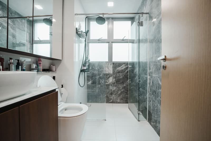 Eight Courtyards, 2 Canberra Drive, 2 Bedrooms, 947 sqft, Condominium For Sale, by Jaslynn Soh, 500201158 - Bathroom - PropertyGuru.com.sg