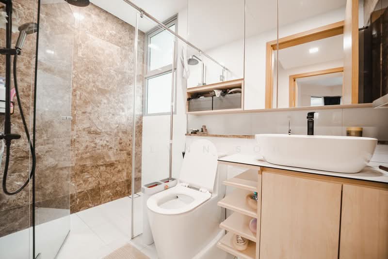 Eight Courtyards, 2 Canberra Drive, 2 Bedrooms, 947 sqft, Condominium For Sale, by Jaslynn Soh, 500201158 - Bathroom - PropertyGuru.com.sg