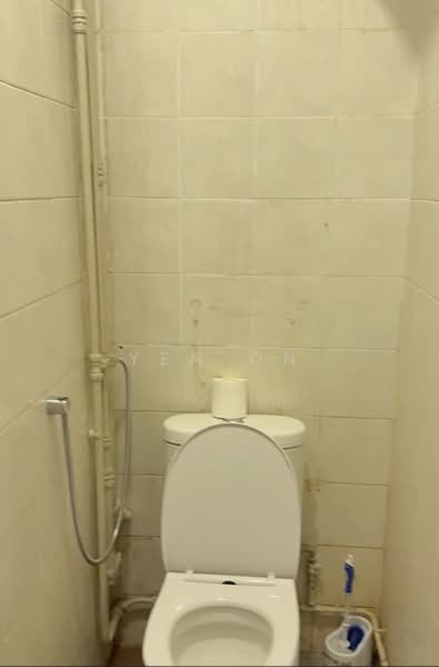 Central HDB Retail Shop for Rent High Footfall Near MRT, Toa Payoh, Bishan, Novena, 550 sqft, Mall Shop For Rent, by Yen On, 500201165 - Bathroom - CommercialGuru.com.sg