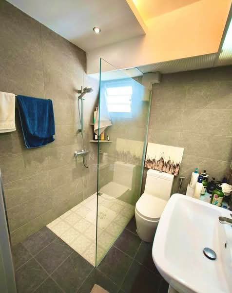 50 Commonwealth Drive, 50 Commonwealth Drive, 3 Bedrooms, 1,033 sqft, HDB Flat For Rent, by Zane Soo 苏昱能, 500201181 - Bathroom - PropertyGuru.com.sg