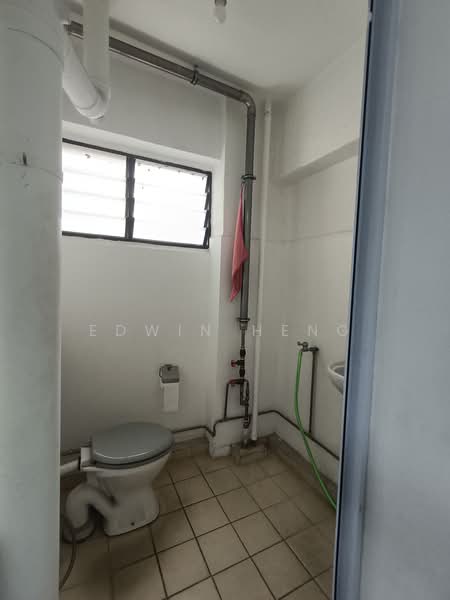 BLK 203 HOUGANG ST 21, HOUGANG ST 21, 800 sqft, Office For Rent, by Edwin Heng, 500201184 - Bathroom - CommercialGuru.com.sg