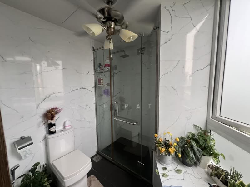 Suites @ Topaz, 3 Topaz Road, 1 Bedroom, 377 sqft, Condominium For Sale, by Nesh Patel, 500201190 - Bathroom - PropertyGuru.com.sg