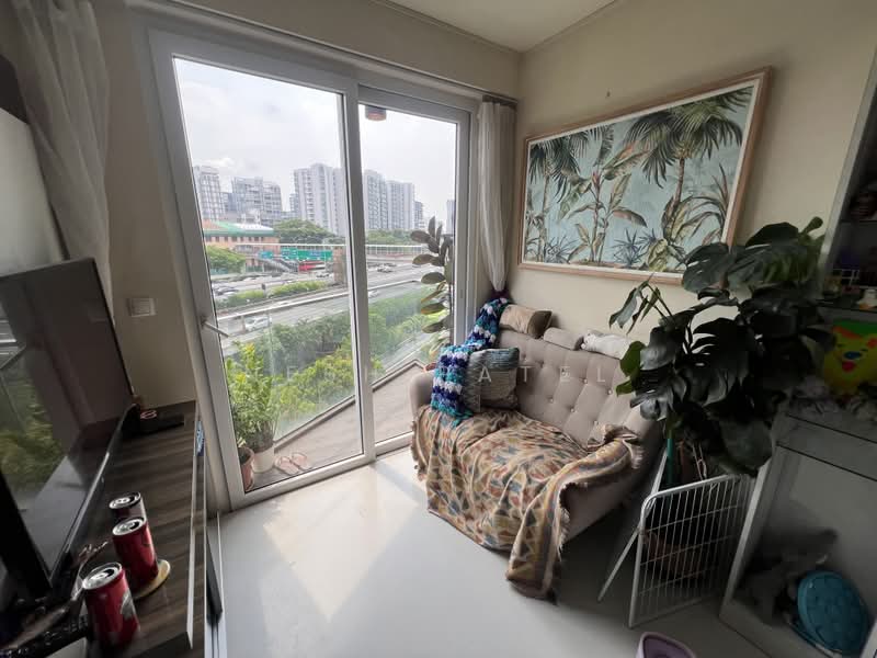 Suites @ Topaz, 3 Topaz Road, 1 Bedroom, 377 sqft, Condominium For Sale, by Nesh Patel, 500201190 - Living Room - PropertyGuru.com.sg