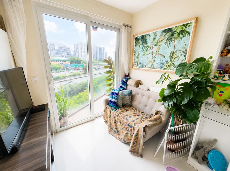 Suites @ Topaz, 3 Topaz Road, 1 Bedroom, 377 sqft, Condominium For Sale, by Nesh Patel, 500201190 - Living Room - PropertyGuru.com.sg
