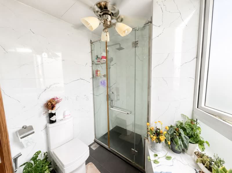 Suites @ Topaz, 3 Topaz Road, 1 Bedroom, 377 sqft, Condominium For Sale, by Nesh Patel, 500201190 - Bathroom - PropertyGuru.com.sg